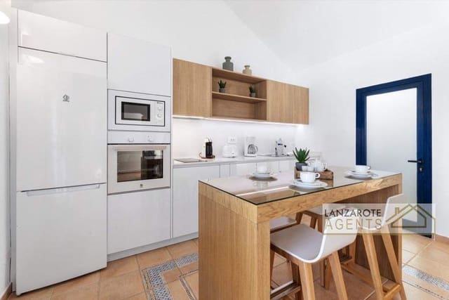 2 soveværelse Villa til salg i Playa Blanca, Yaiza - € 598.500 (Ref: 7769767)