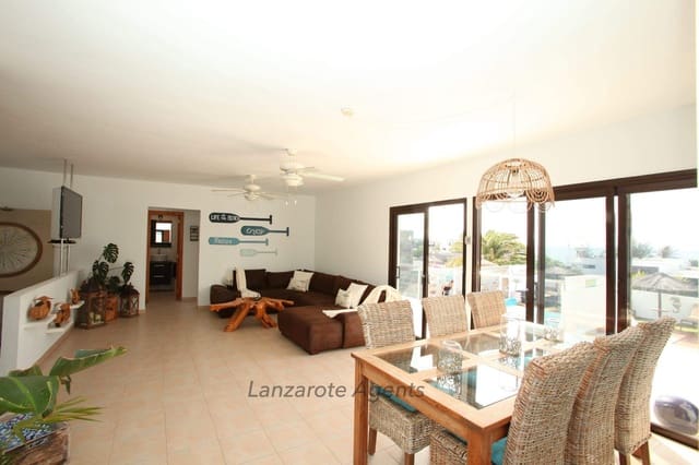 4 soveværelse Villa til salg i Playa Blanca, Yaiza - € 799.000 (Ref: 7867085)