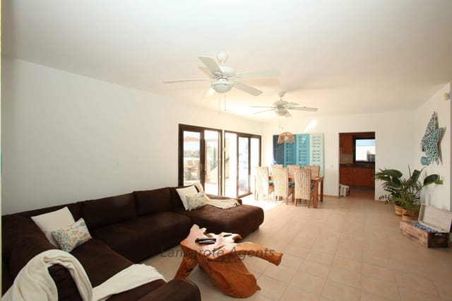 4 soveværelse Villa til salg i Playa Blanca, Yaiza - € 799.000 (Ref: 7867085)