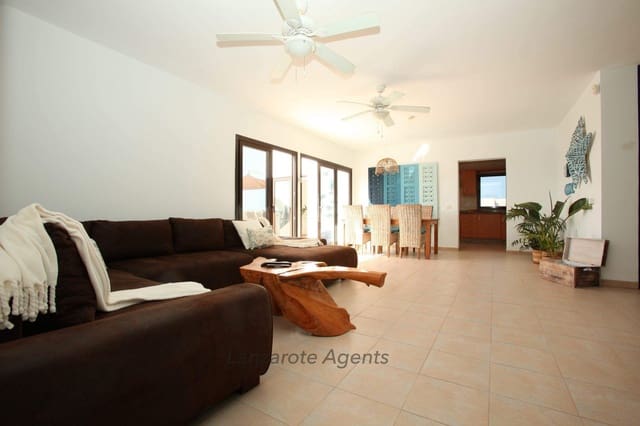 4 soveværelse Villa til salg i Playa Blanca, Yaiza - € 799.000 (Ref: 7867085)
