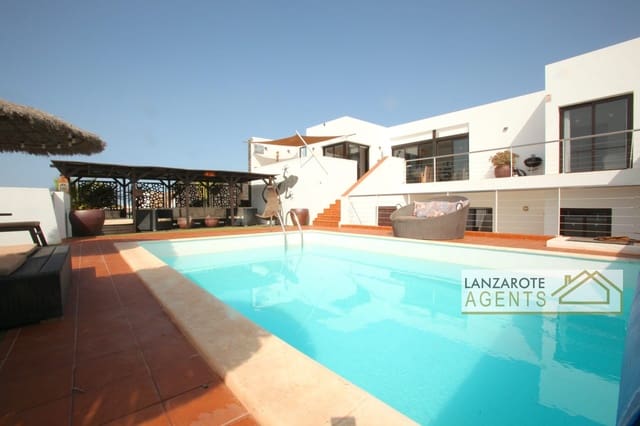 4 Zimmer Villa zu verkaufen in Playa Blanca, Yaiza mit Pool - 799.000 € (Ref: 7867085)