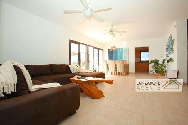4 Zimmer Villa zu verkaufen in Playa Blanca, Yaiza mit Pool - 799.000 € (Ref: 7867085)