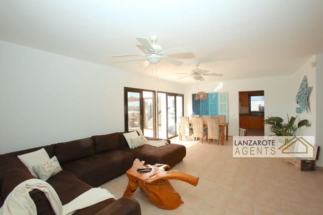 4 Zimmer Villa zu verkaufen in Playa Blanca, Yaiza mit Pool - 799.000 € (Ref: 7867085)