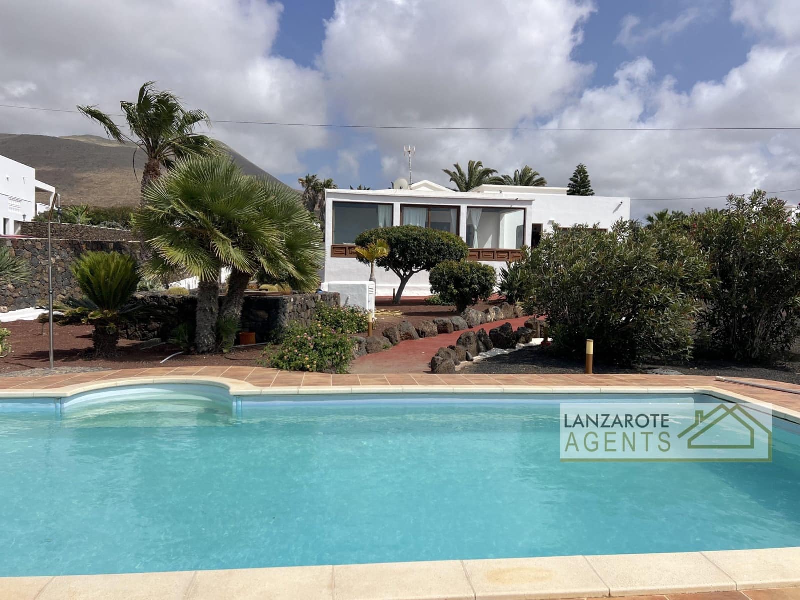 4 bedroom Villa for sale in Las Brenas - € 795,000 (Ref: 7971253)