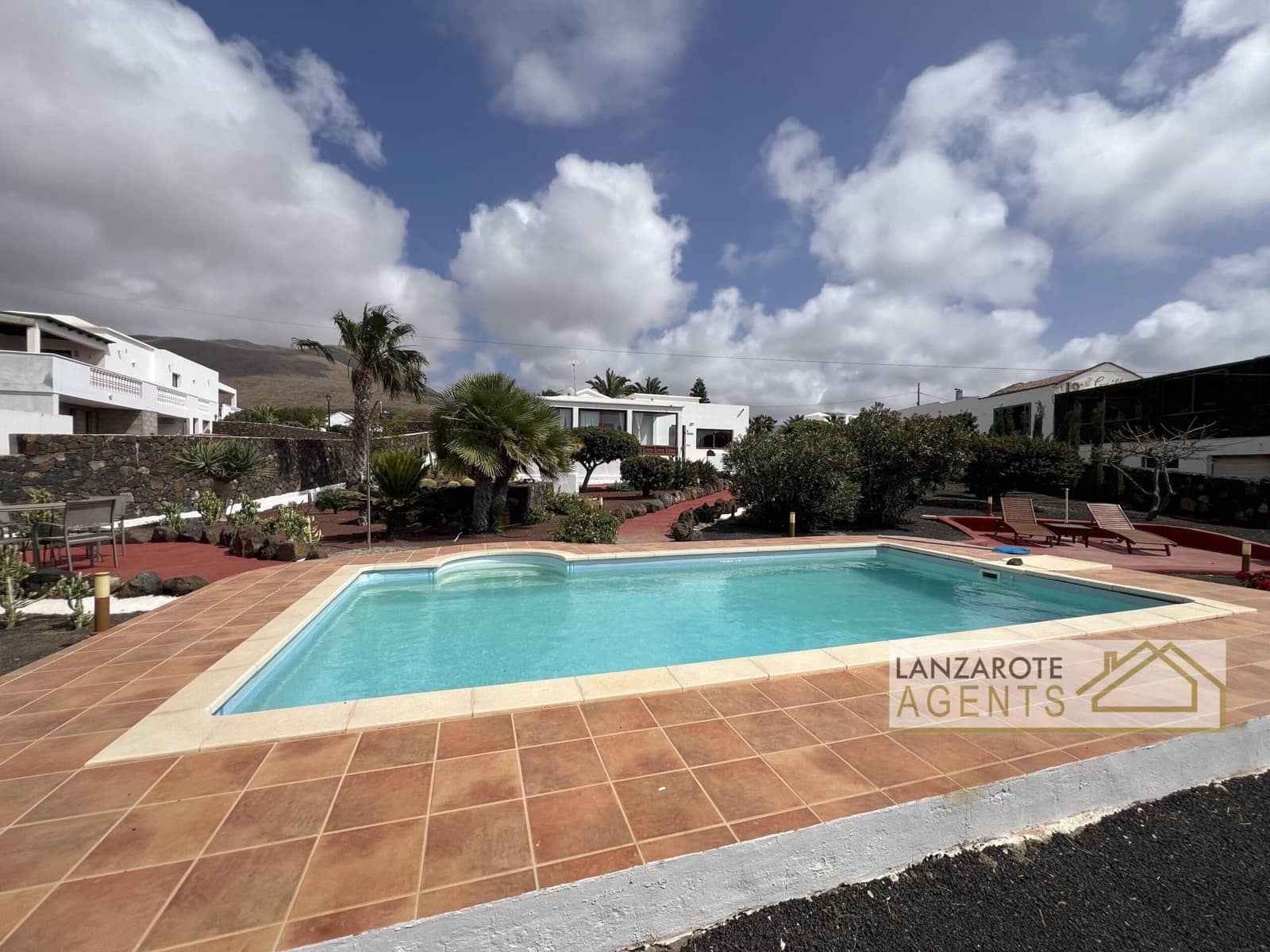 4 soverom Villa til salgs i Las Brenas med svømmebasseng - € 795 000 (Ref: 7971253)