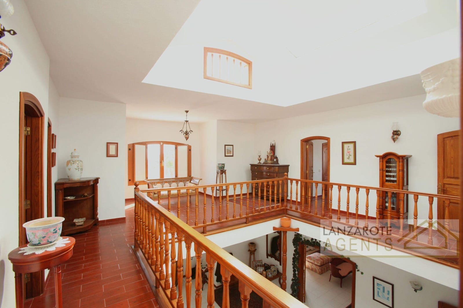 4 bedroom Villa for sale in Macher with garage - € 830,000 (Ref: 8089962)