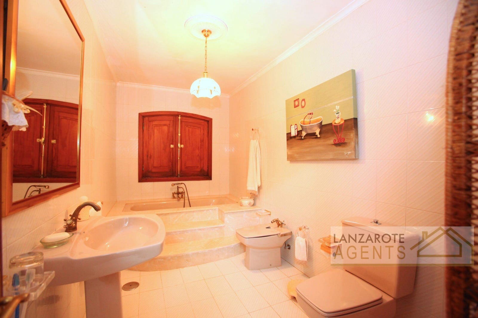 4 bedroom Villa for sale in Macher with garage - € 830,000 (Ref: 8089962)