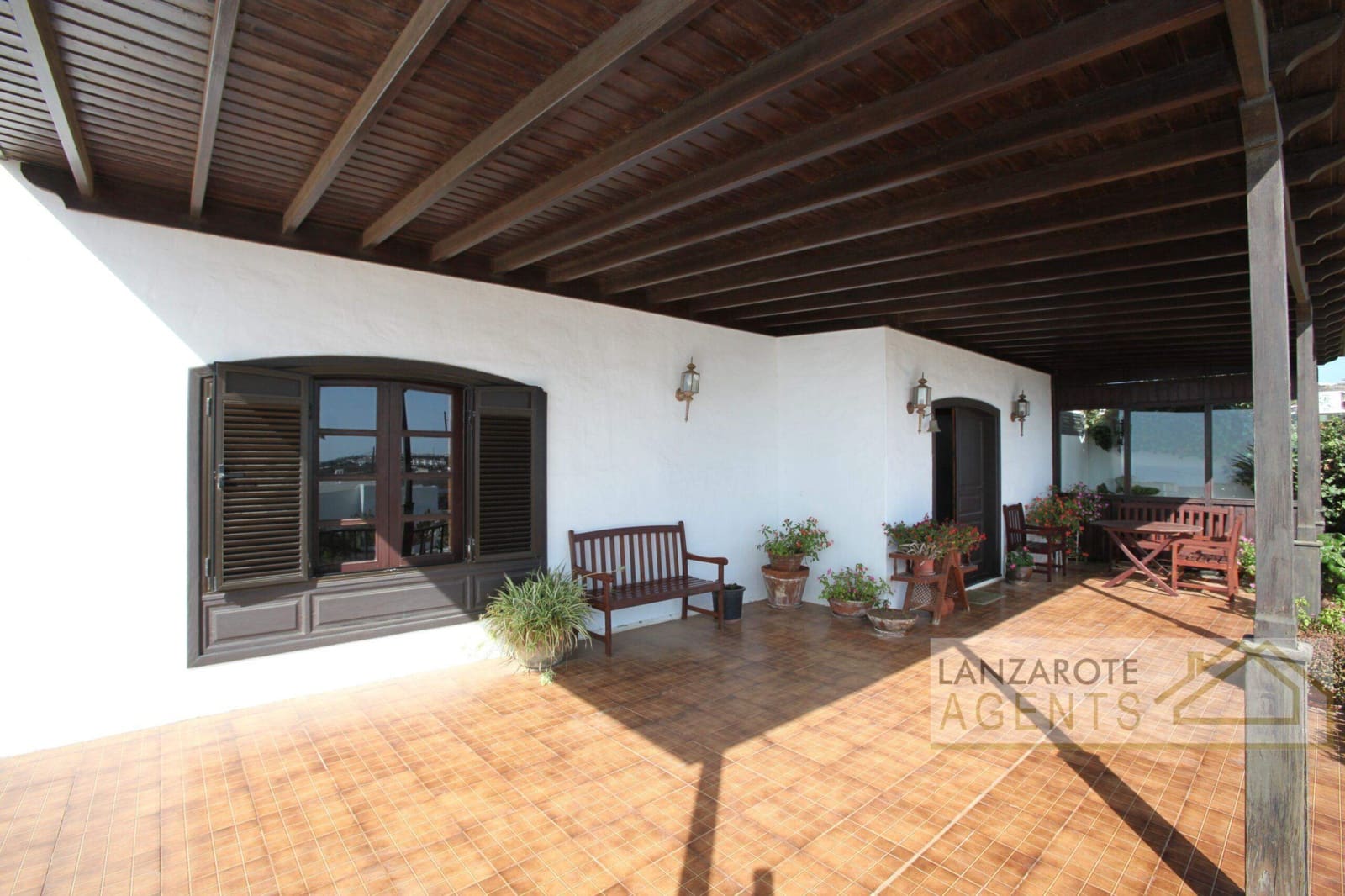4 bedroom Villa for sale in Macher with garage - € 830,000 (Ref: 8089962)