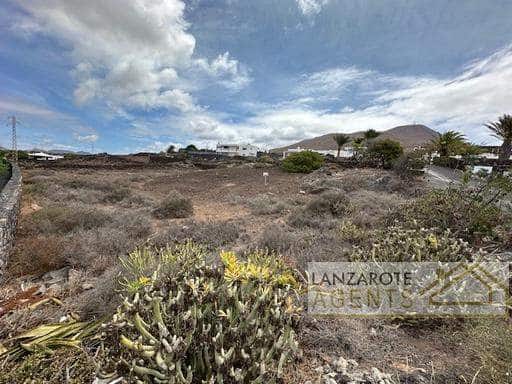 Rakentamaton maa myytävänä paikassa Las Brenas, Yaiza - 145 000 € (Ref: 8387605)