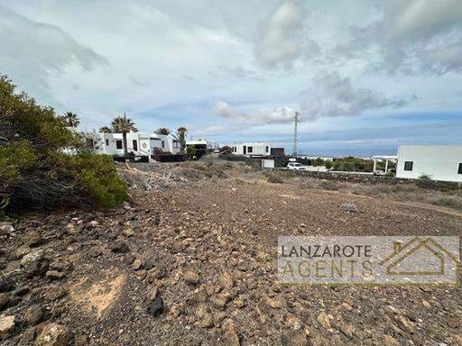 Rakentamaton maa myytävänä paikassa Las Brenas, Yaiza - 145 000 € (Ref: 8387605)