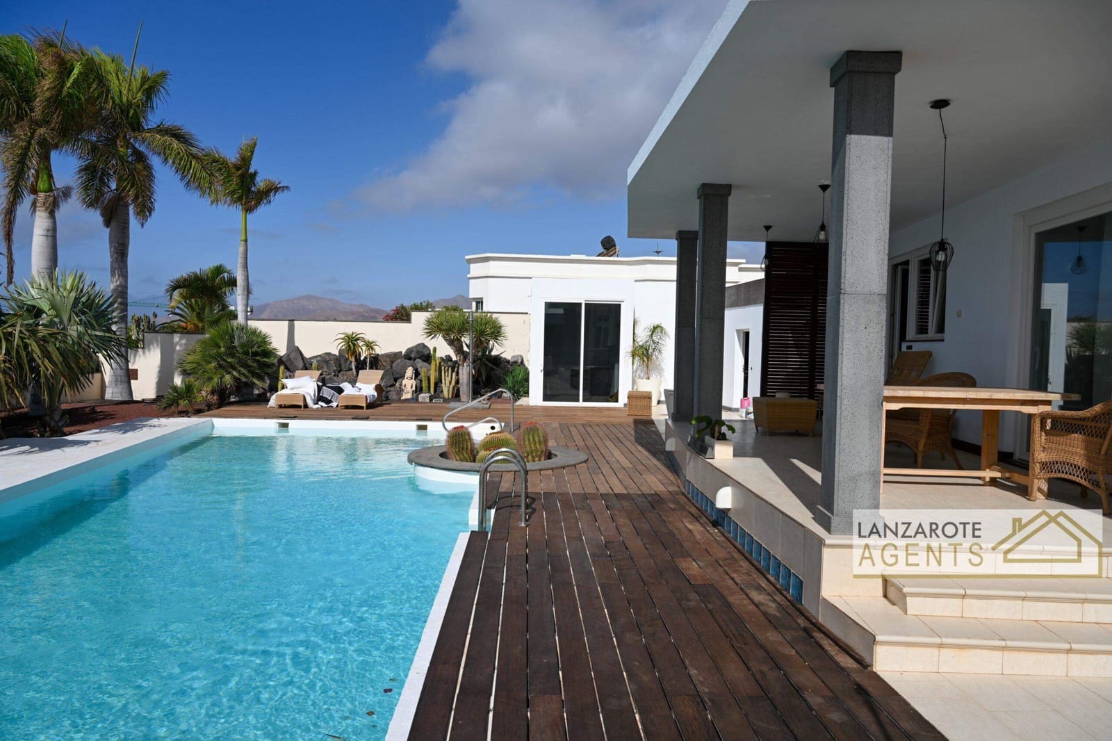 4 soveværelse Villa til salg i Puerto Calero med garage - € 1.800.000 (Ref: 8404304)