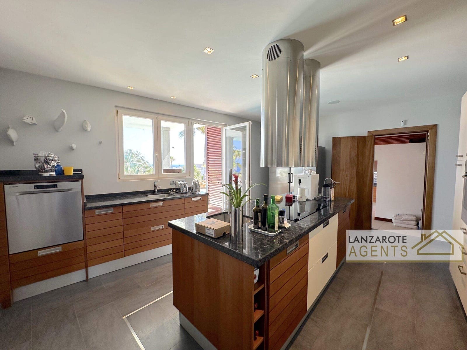 4 soveværelse Villa til salg i Puerto Calero med garage - € 1.800.000 (Ref: 8404304)