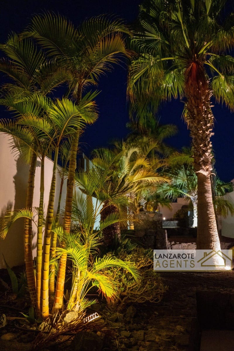 4 bedroom Villa for sale in Puerto Calero with garage - € 1,800,000 (Ref: 8404304)