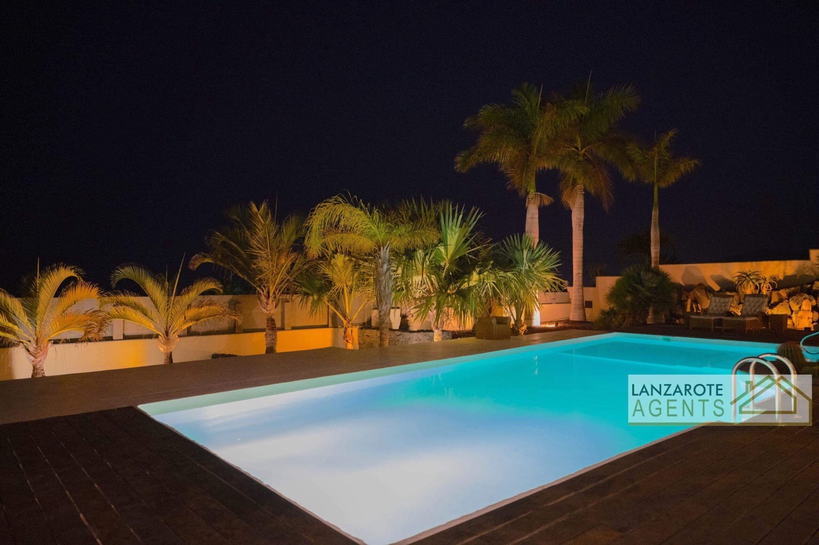 4 bedroom Villa for sale in Puerto Calero with garage - € 1,800,000 (Ref: 8404304)