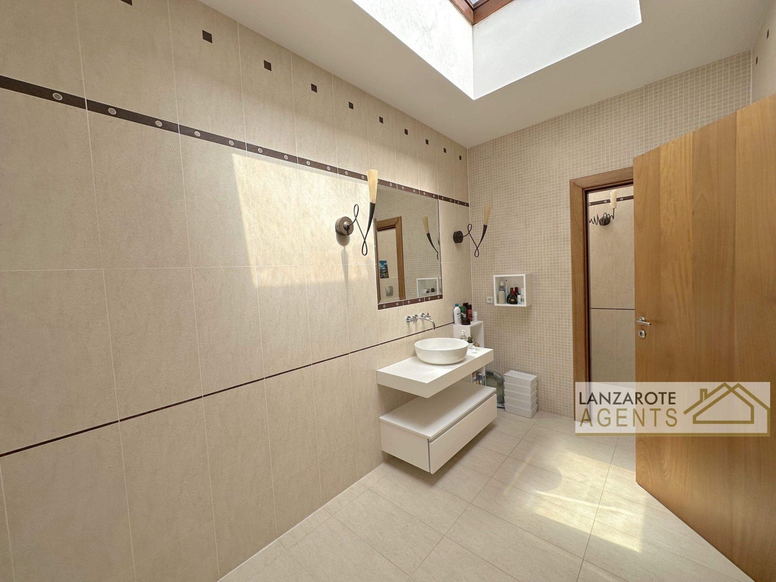4 bedroom Villa for sale in Puerto Calero with garage - € 1,800,000 (Ref: 8404304)