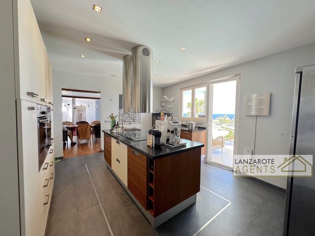 4 Zimmer Villa zu verkaufen in Puerto Calero, Yaiza mit Garage - 1.800.000 € (Ref: 8404304)