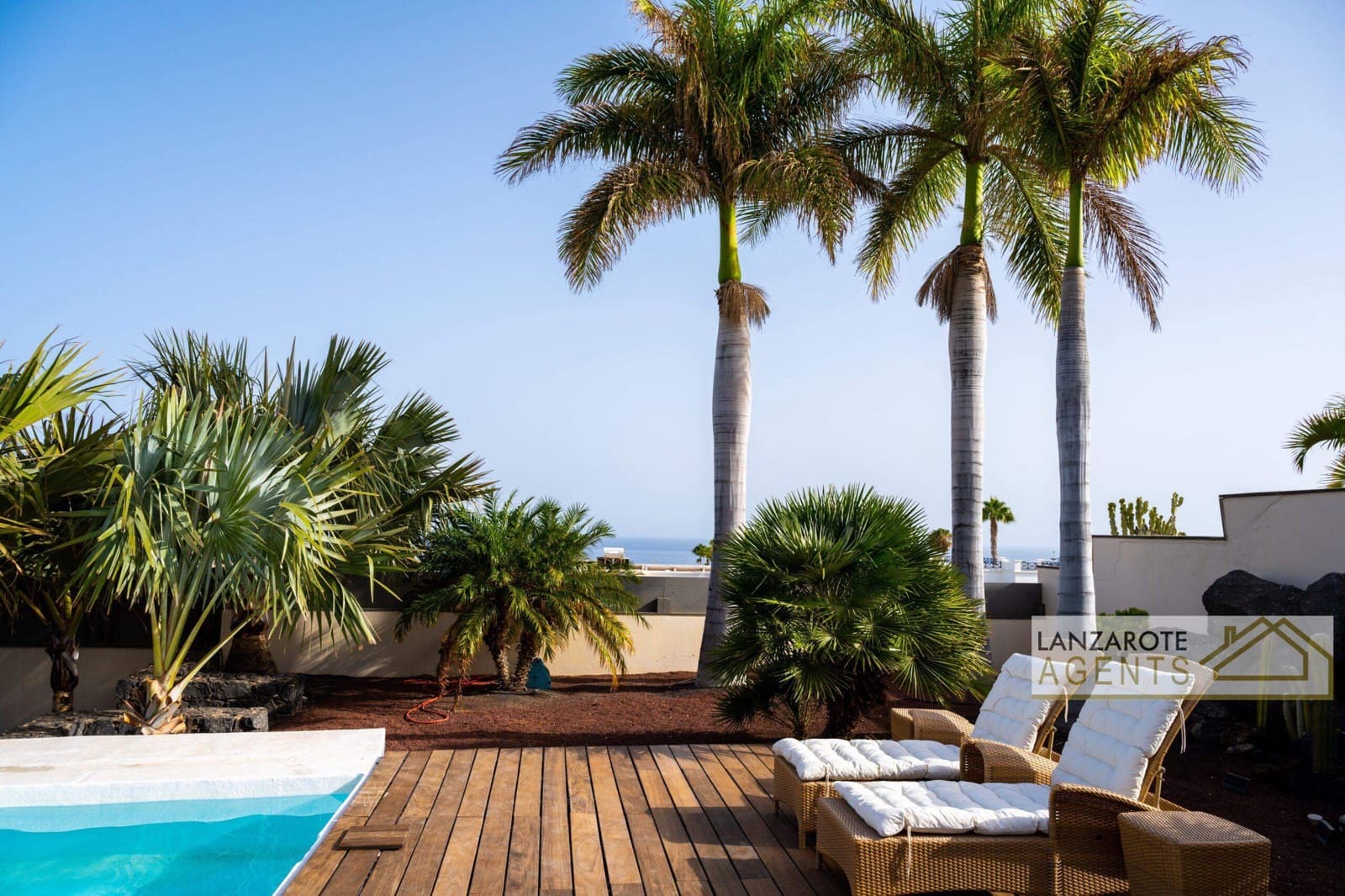 4 bedroom Villa for sale in Puerto Calero with garage - € 1,800,000 (Ref: 8404304)