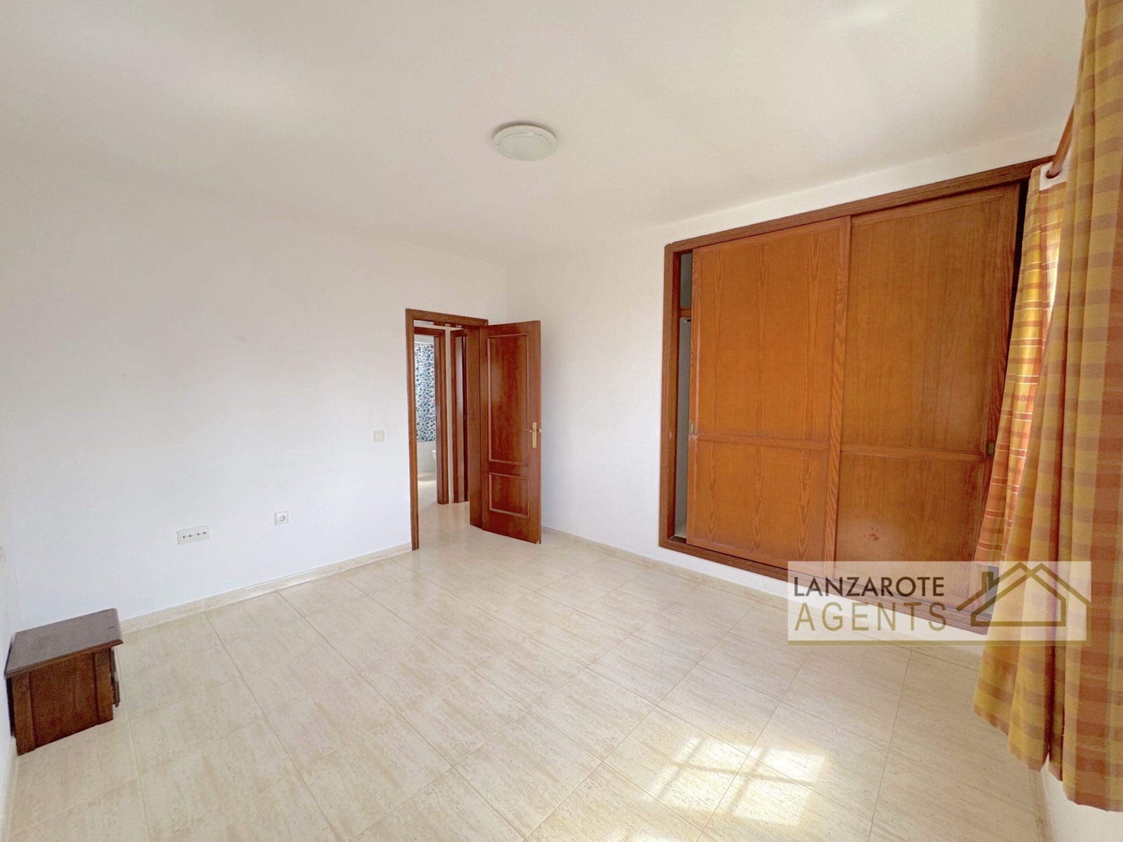 Bungalow de 2 habitaciones en Playa Blanca en venta con piscina - 280.000 € (Ref: 8482534)