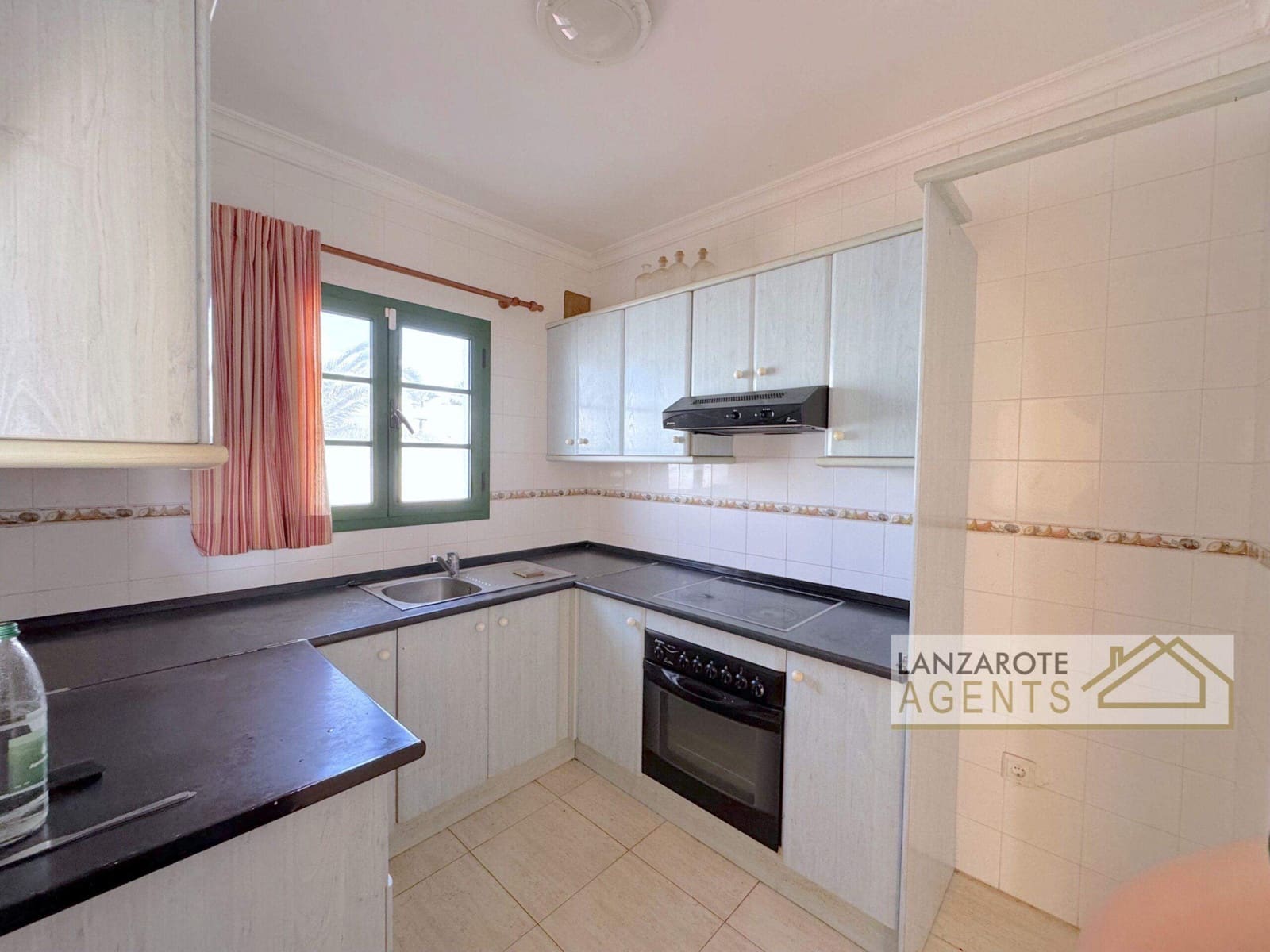 2 sovrum Bungalow till salu i Playa Blanca med pool - 280 000 € (Ref: 8482534)