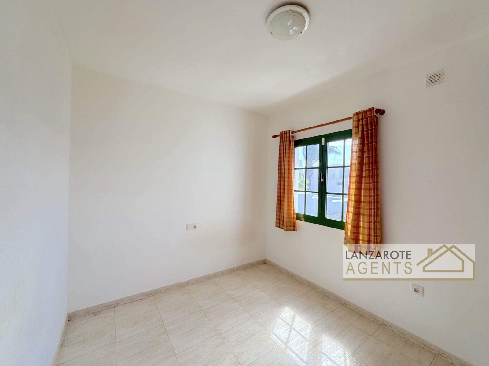 2 sovrum Bungalow till salu i Playa Blanca med pool - 280 000 € (Ref: 8482534)