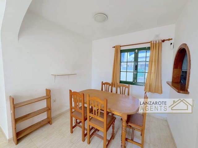 Bungalow de 2 habitaciones en Playa Blanca, Yaiza en venta con piscina - 280.000 € (Ref: 8482534)