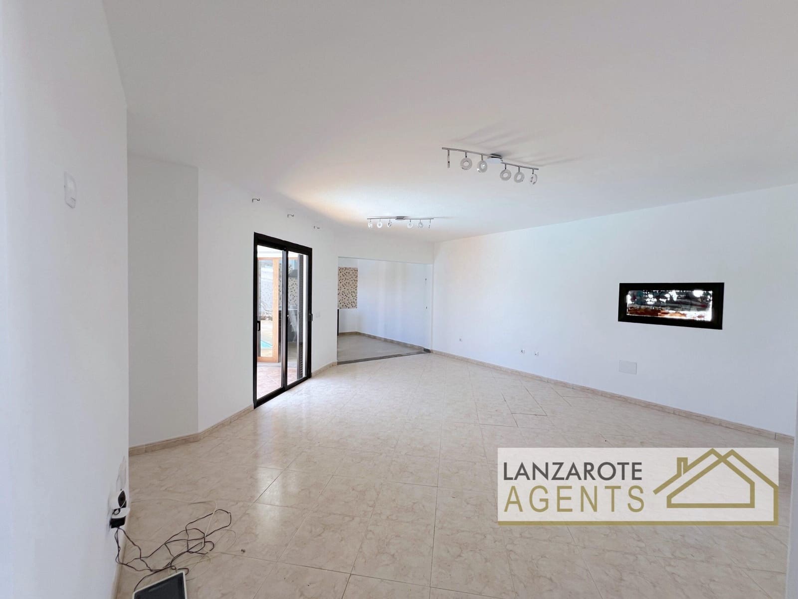 3 bedroom Villa for sale in Playa Blanca - € 440,000 (Ref: 8512312)