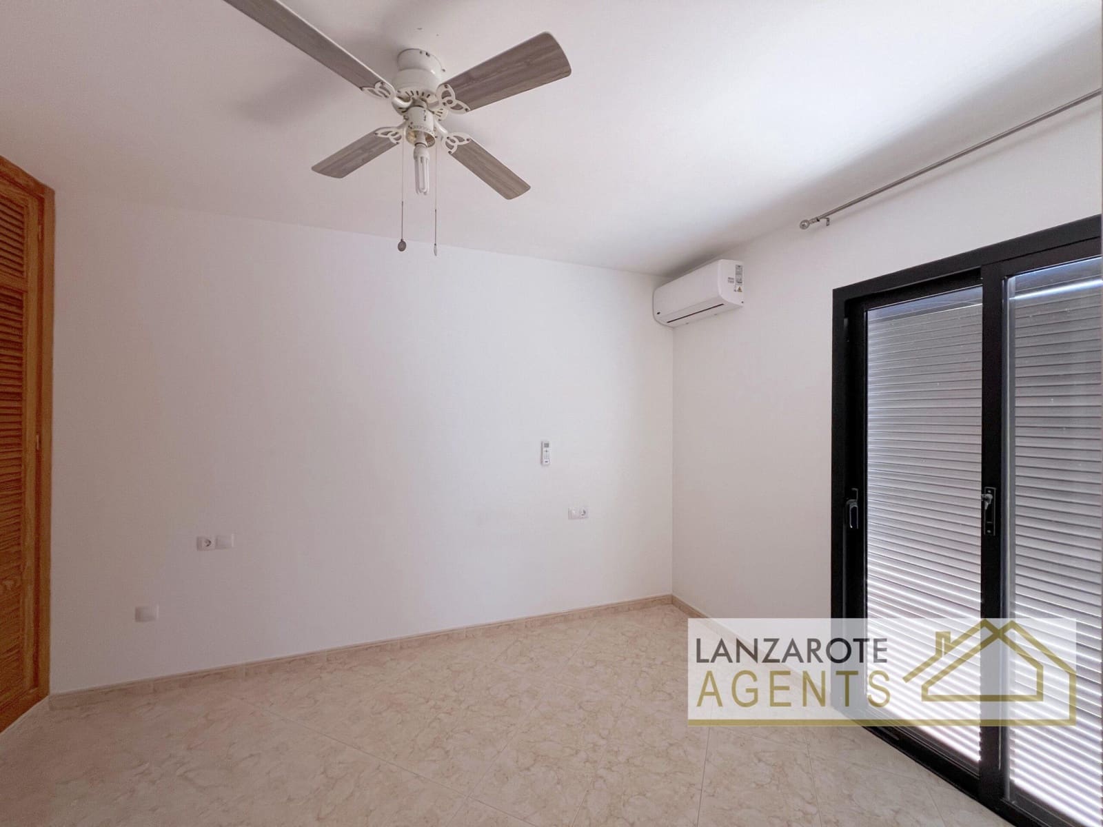 3 bedroom Villa for sale in Playa Blanca - € 440,000 (Ref: 8512312)