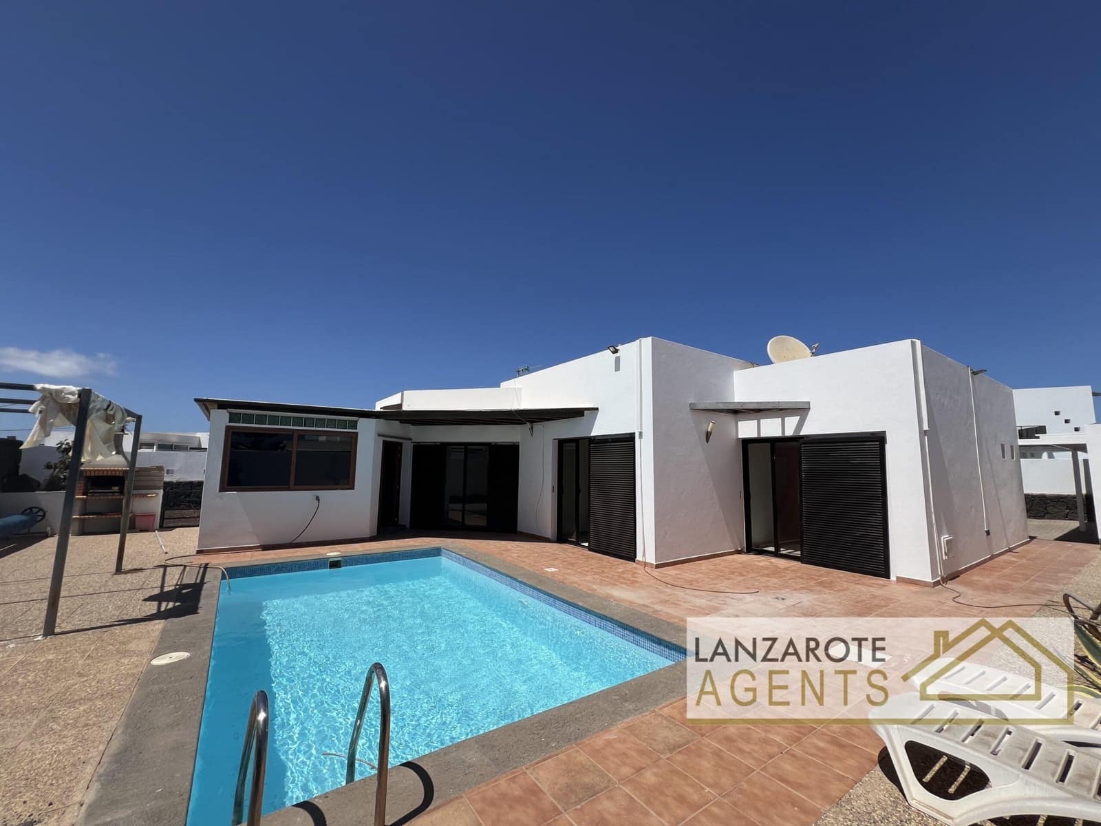 3 bedroom Villa for sale in Playa Blanca - € 440,000 (Ref: 8512312)