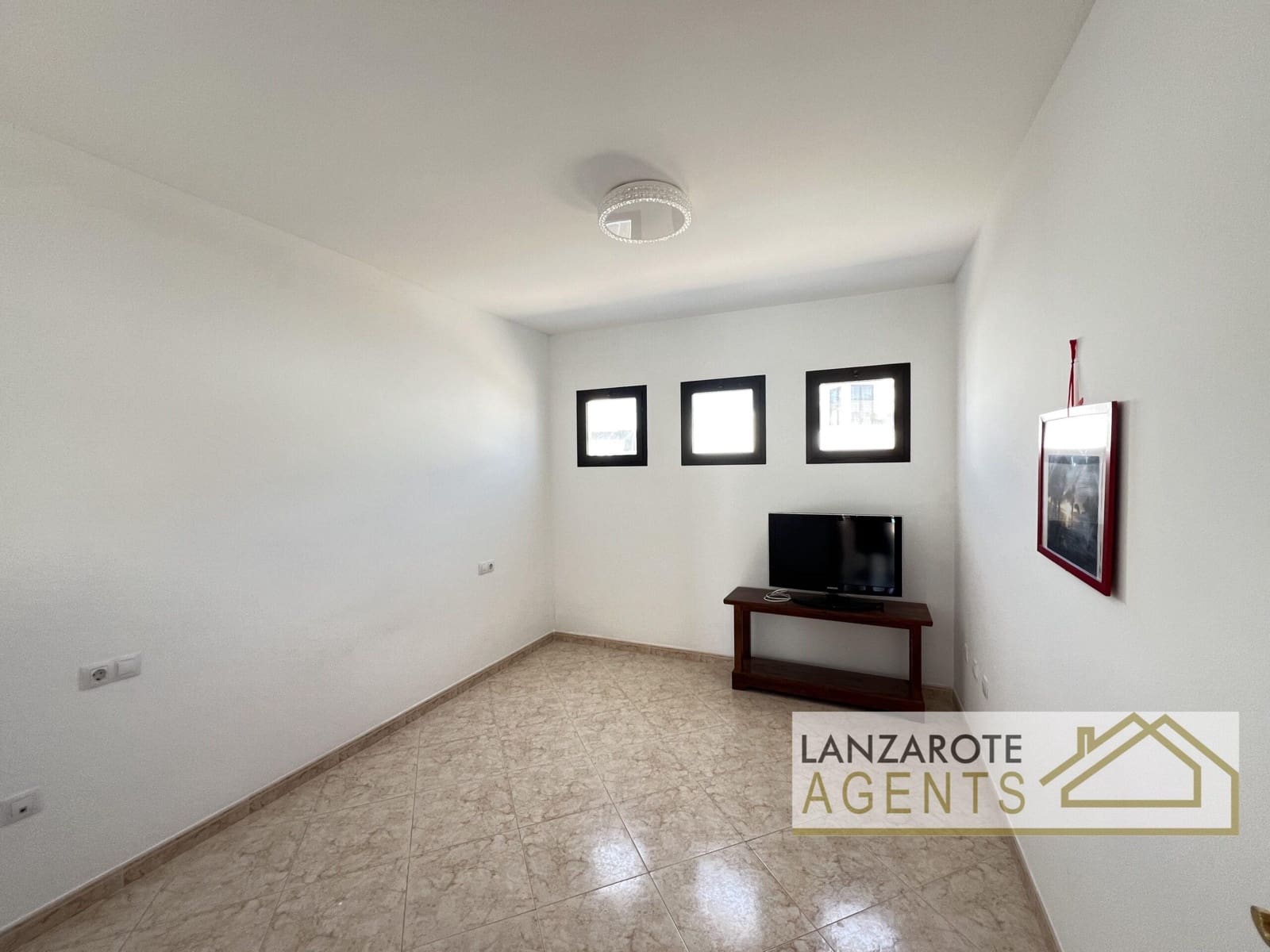 3 bedroom Villa for sale in Playa Blanca - € 440,000 (Ref: 8512312)