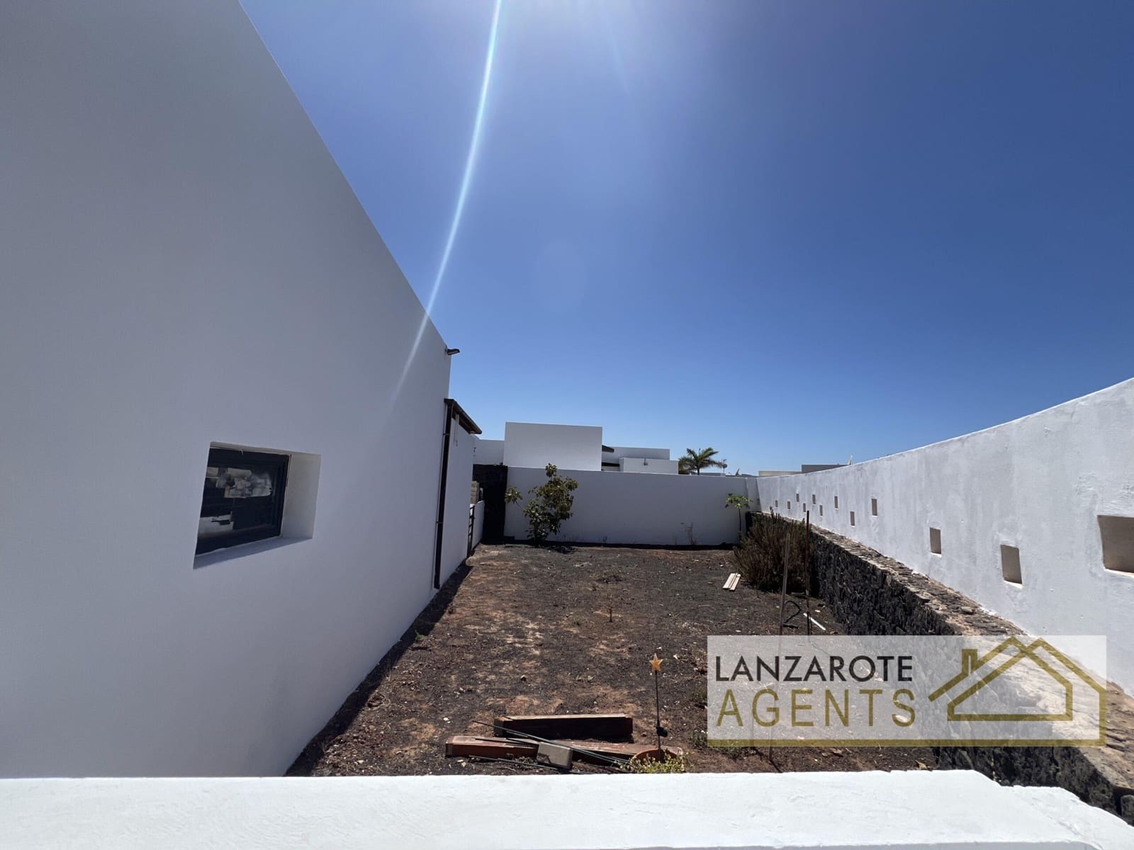 3 bedroom Villa for sale in Playa Blanca - € 440,000 (Ref: 8512312)