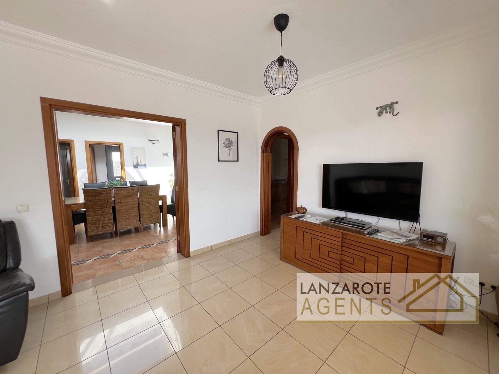 4 bedroom Villa for sale in Playa Blanca - € 849,000 (Ref: 8637220)