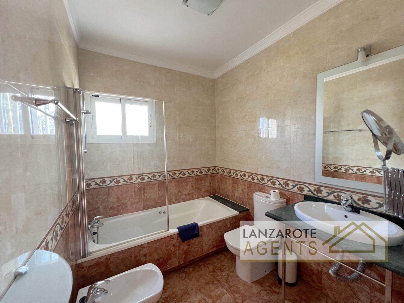 4 bedroom Villa for sale in Playa Blanca - € 849,000 (Ref: 8637220)