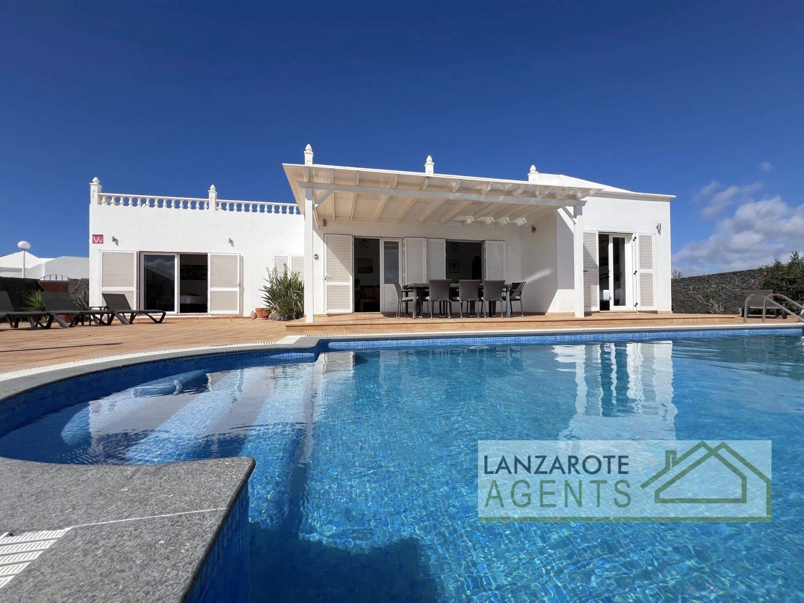 4 bedroom Villa for sale in Playa Blanca - € 849,000 (Ref: 8637220)
