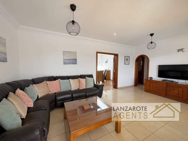 4 soveværelse Villa til salg i Playa Blanca, Yaiza - € 849.000 (Ref: 8637220)