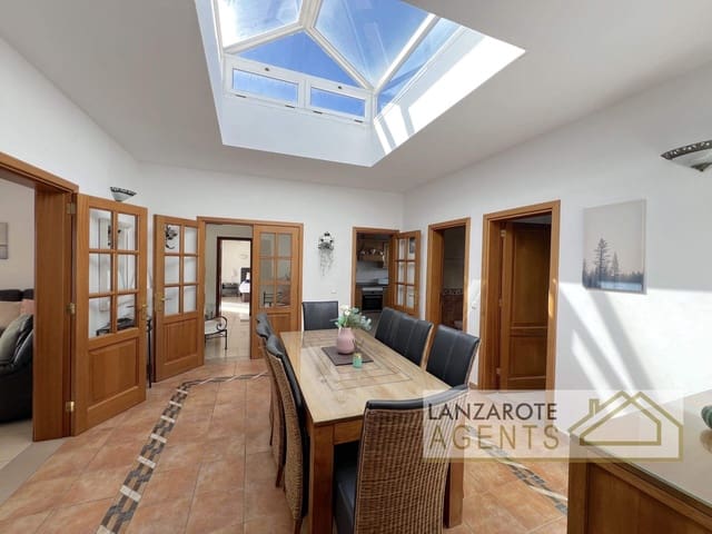 4 soveværelse Villa til salg i Playa Blanca, Yaiza - € 849.000 (Ref: 8637220)