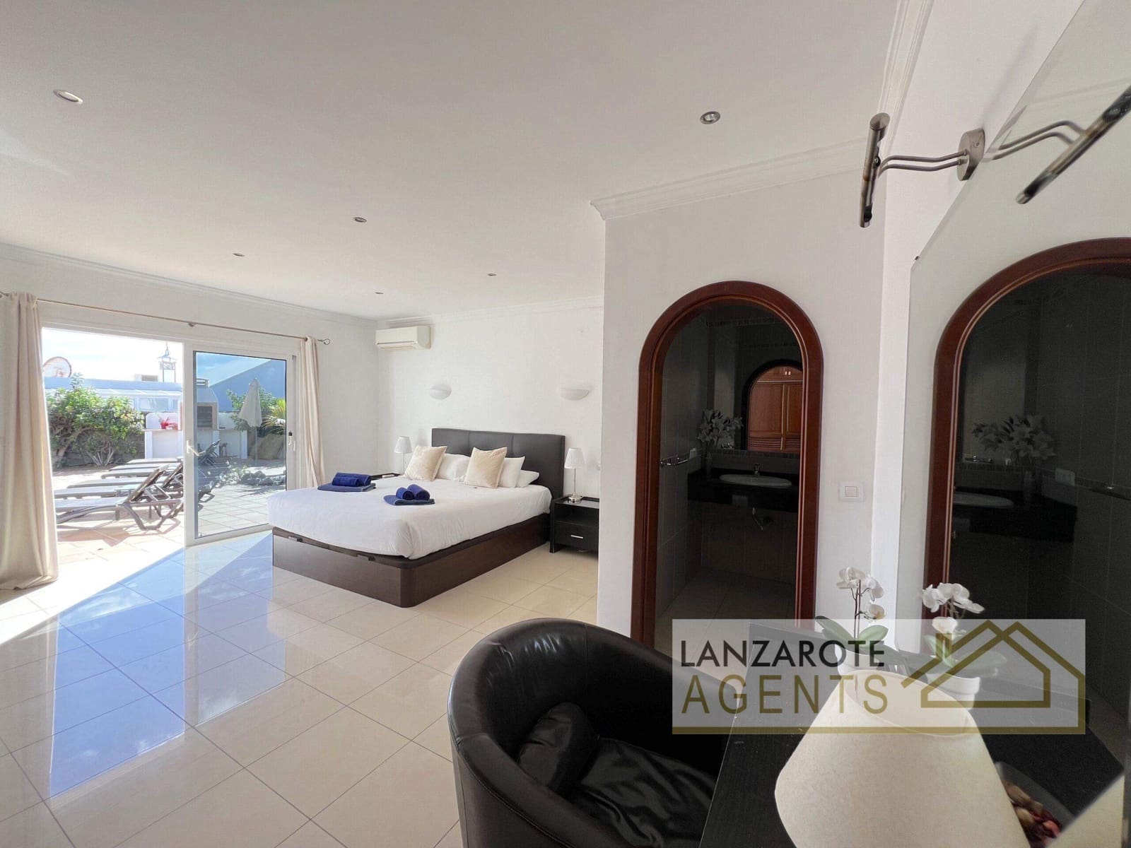 4 soveværelse Villa til salg i Playa Blanca - € 849.000 (Ref: 8637220)