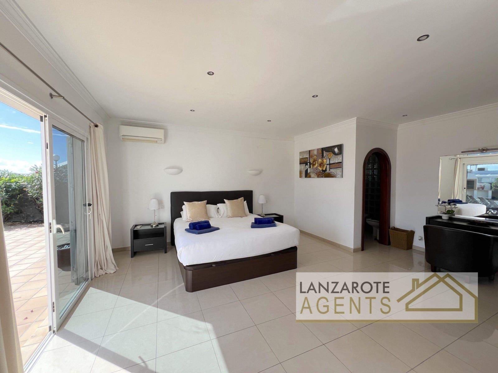 4 soveværelse Villa til salg i Playa Blanca - € 849.000 (Ref: 8637220)