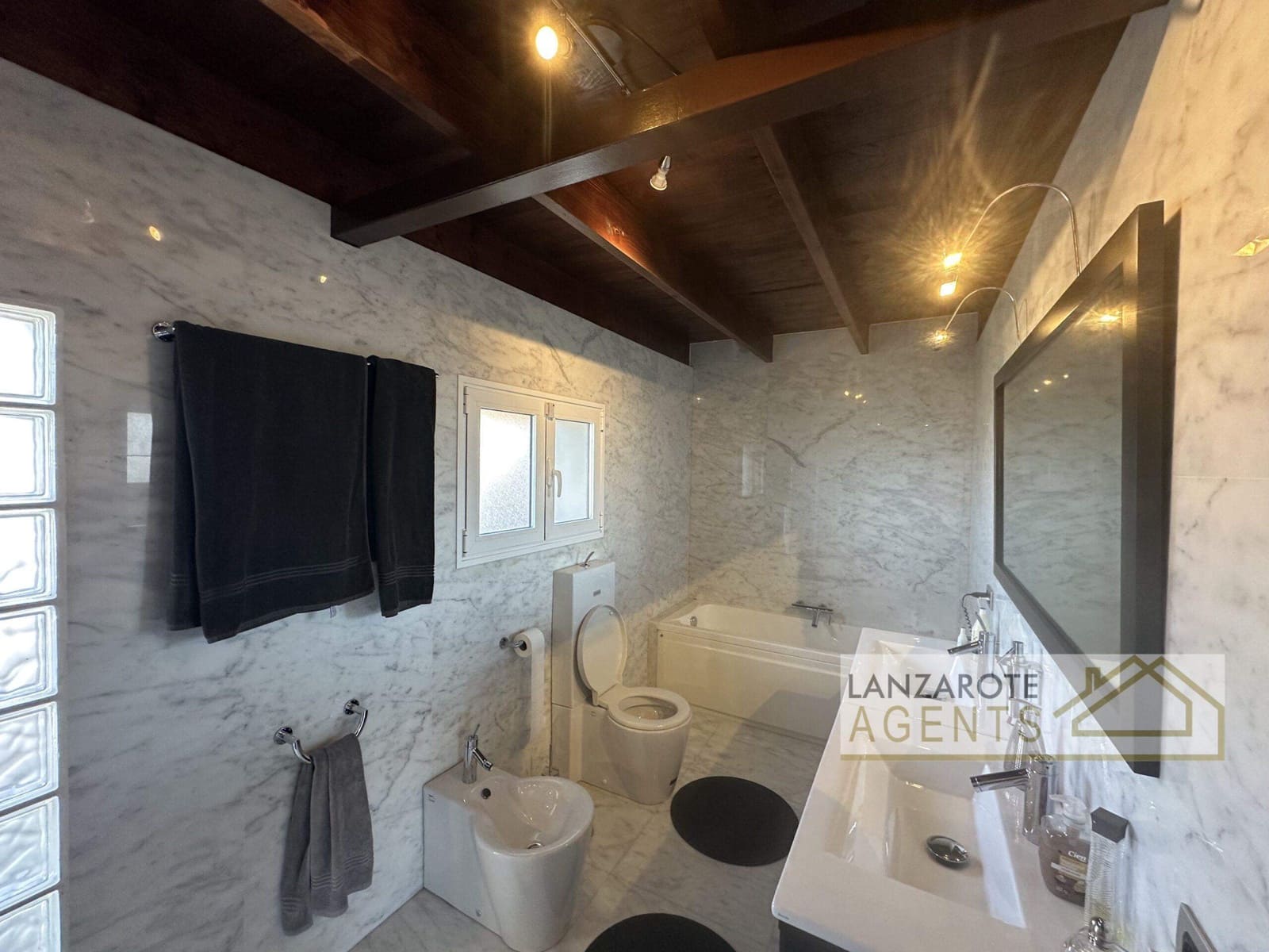 2 slaapkamer Villa te koop in Tinajo - € 550.000 (Ref: 8735872)