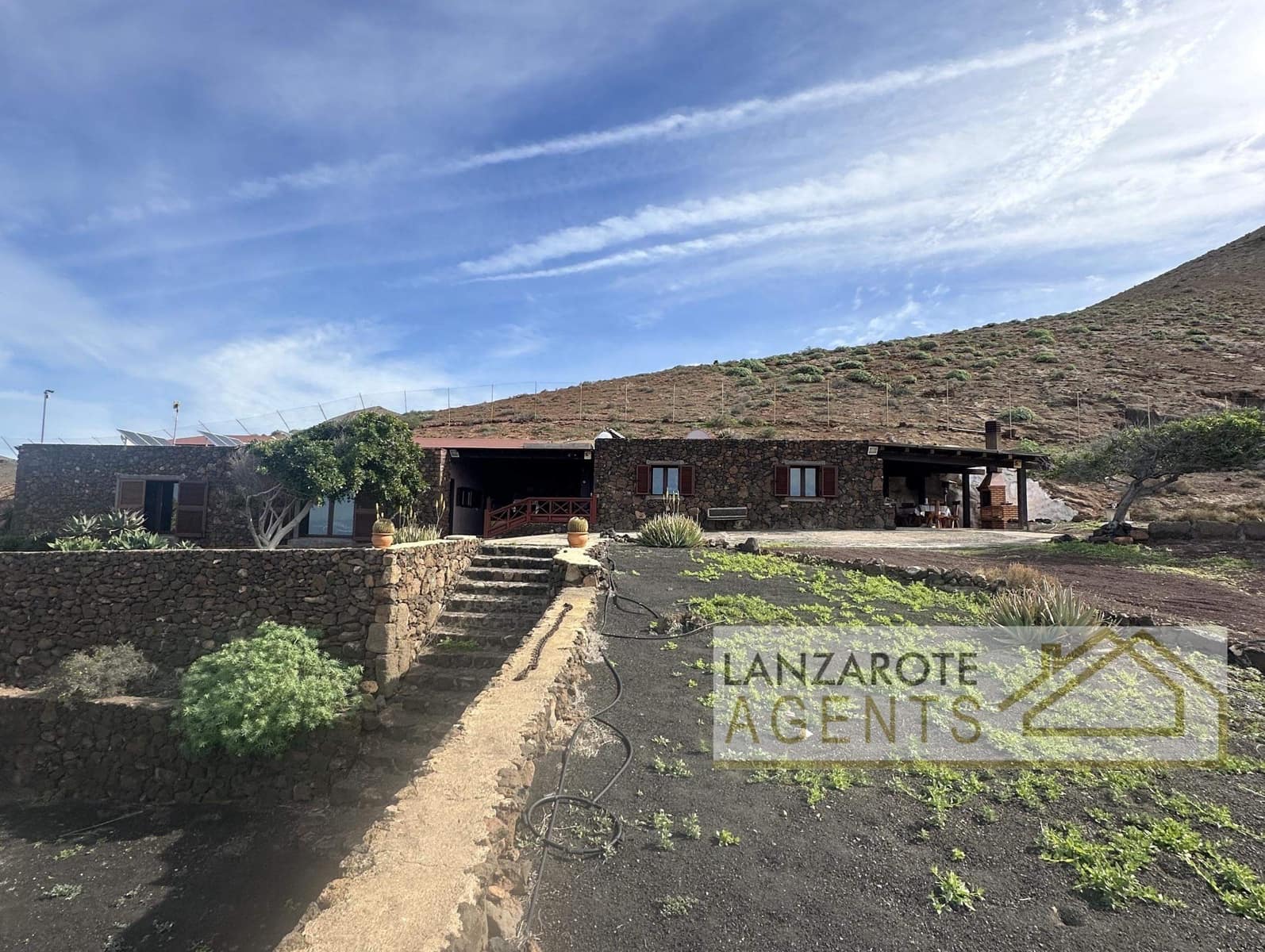 2 slaapkamer Villa te koop in Tinajo - € 550.000 (Ref: 8735872)