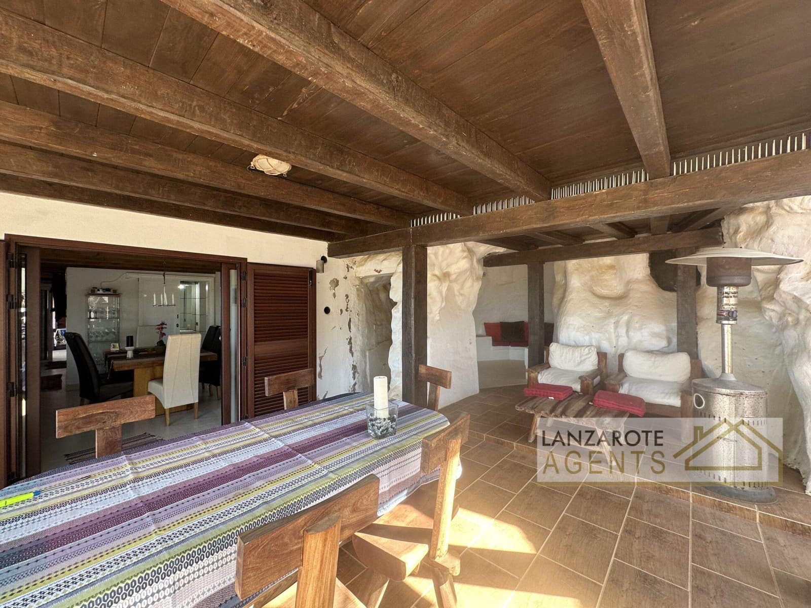 2 slaapkamer Villa te koop in Tinajo - € 550.000 (Ref: 8735872)