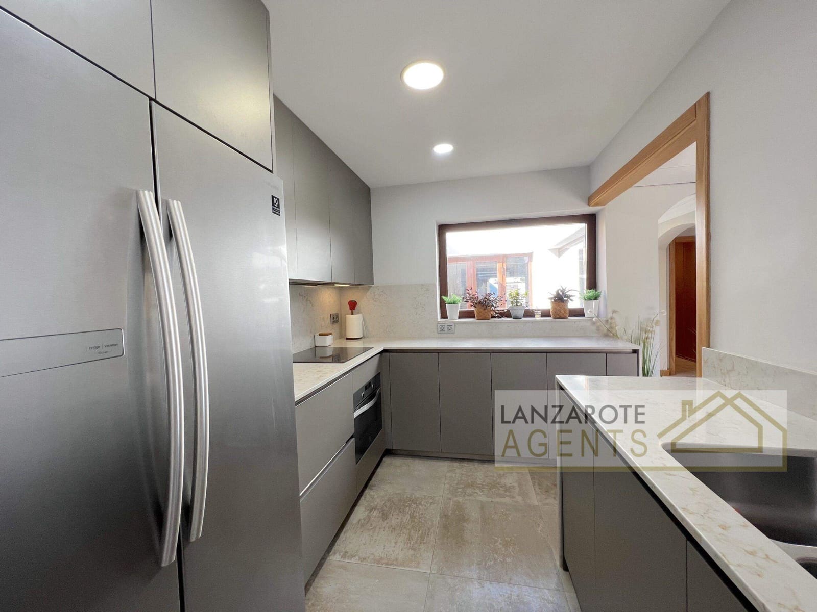 3 soveværelse Villa til salg i Playa Blanca med swimmingpool - € 715.000 (Ref: 8802499)