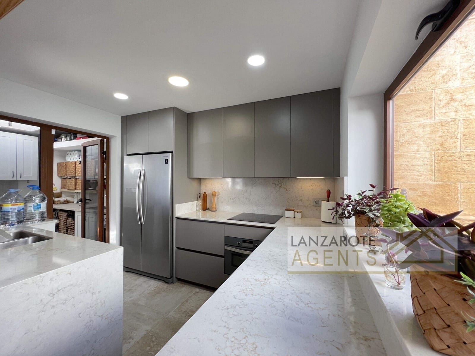 3 soveværelse Villa til salg i Playa Blanca med swimmingpool - € 715.000 (Ref: 8802499)