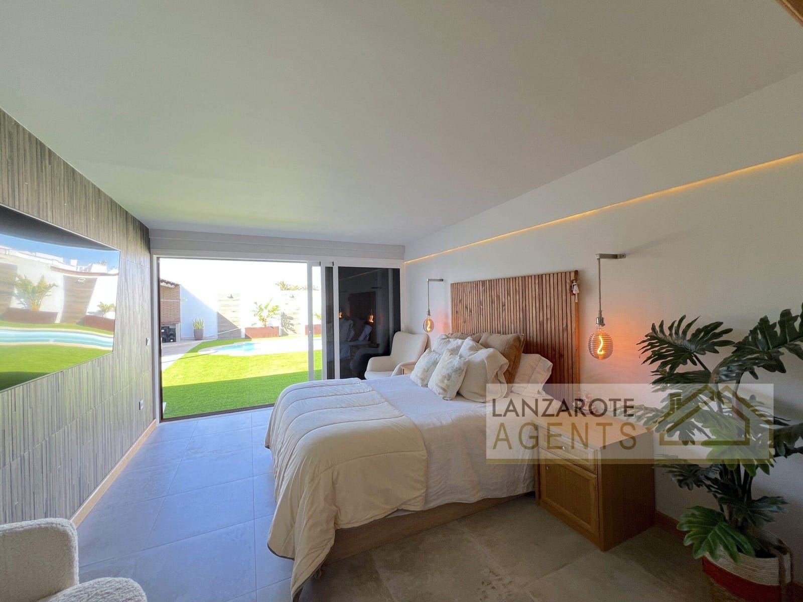 3 soveværelse Villa til salg i Playa Blanca med swimmingpool - € 715.000 (Ref: 8802499)