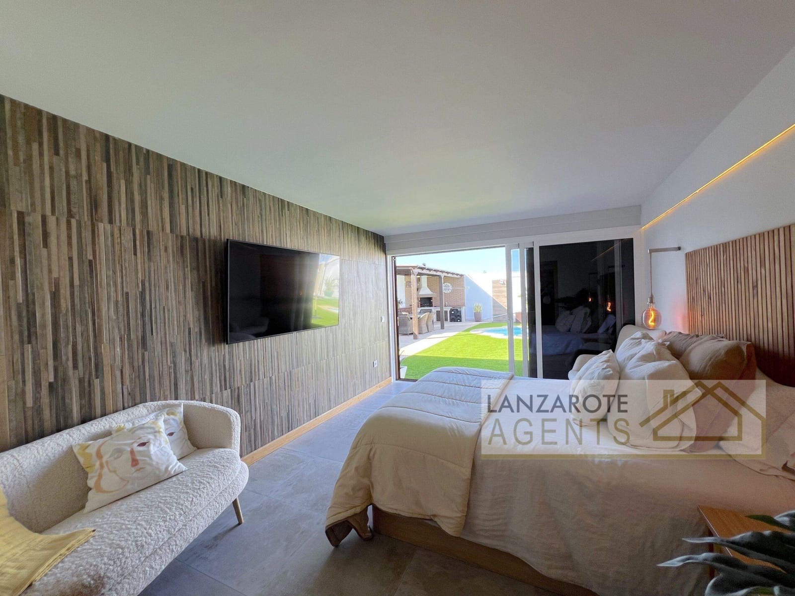 3 soveværelse Villa til salg i Playa Blanca med swimmingpool - € 715.000 (Ref: 8802499)