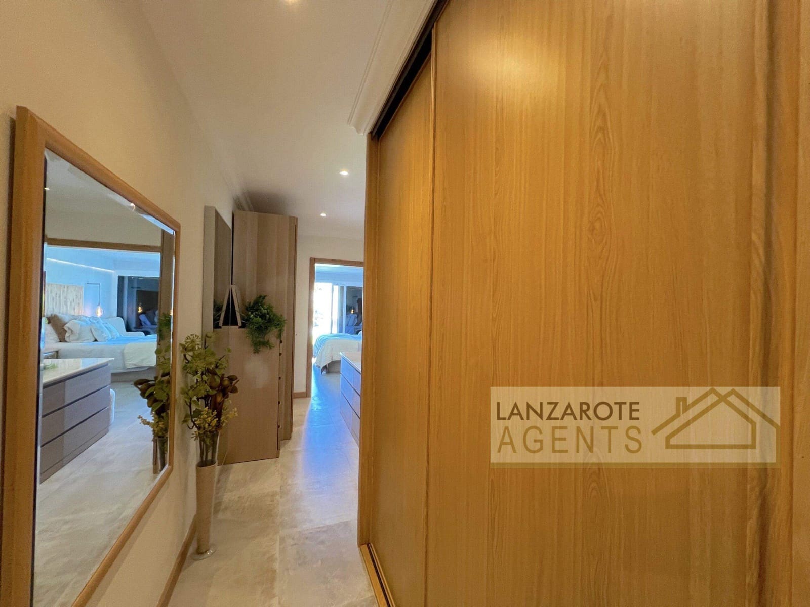 3 soveværelse Villa til salg i Playa Blanca med swimmingpool - € 715.000 (Ref: 8802499)