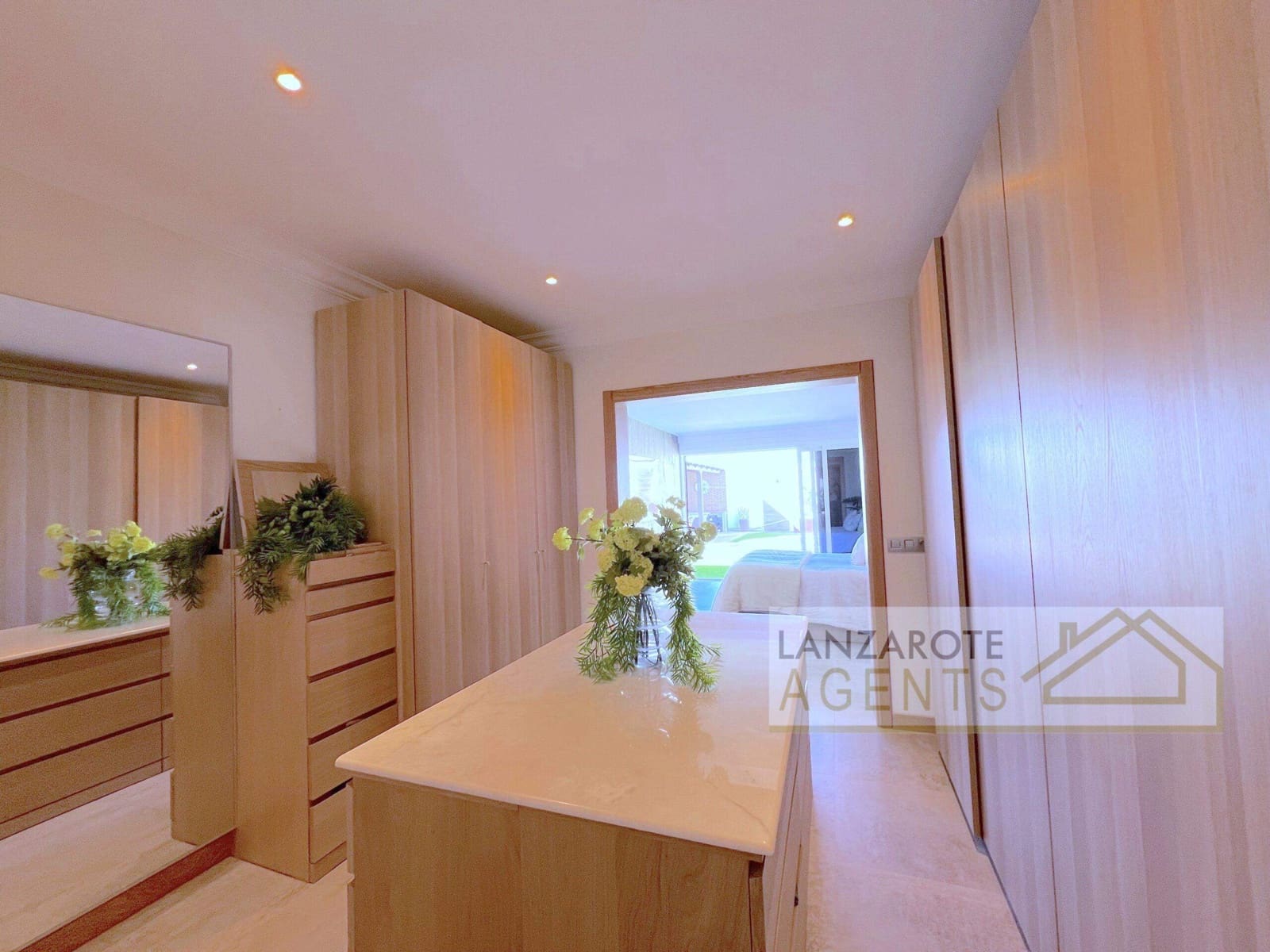 3 soveværelse Villa til salg i Playa Blanca med swimmingpool - € 715.000 (Ref: 8802499)