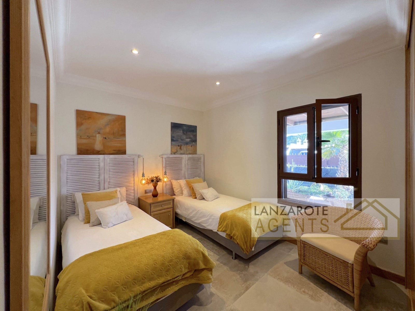 3 soveværelse Villa til salg i Playa Blanca med swimmingpool - € 715.000 (Ref: 8802499)