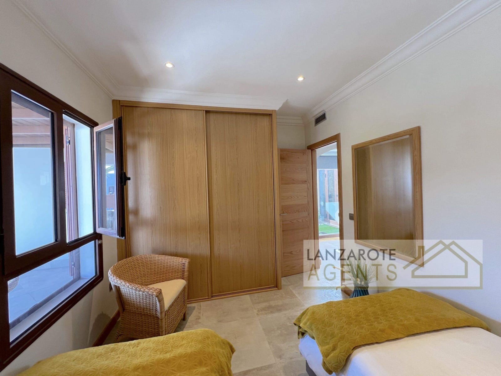 3 soveværelse Villa til salg i Playa Blanca med swimmingpool - € 715.000 (Ref: 8802499)