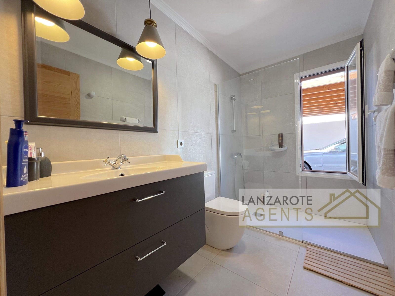 3 soveværelse Villa til salg i Playa Blanca med swimmingpool - € 715.000 (Ref: 8802499)