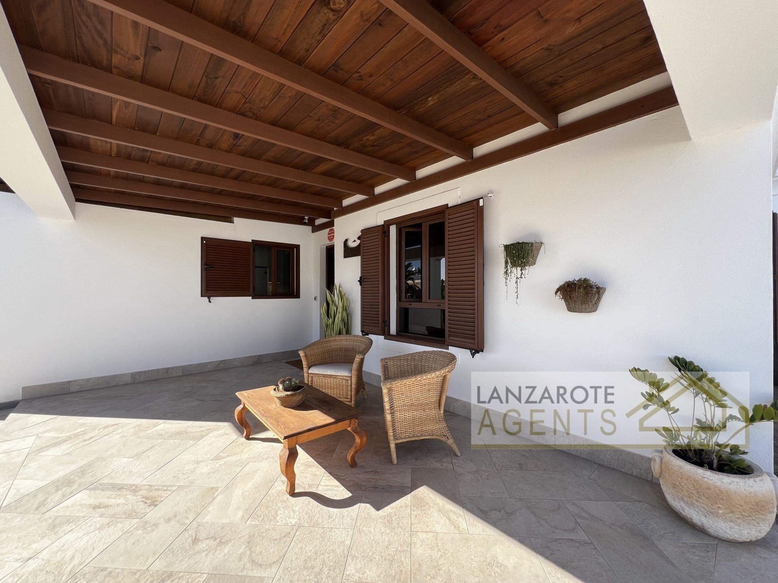 3 soveværelse Villa til salg i Playa Blanca med swimmingpool - € 715.000 (Ref: 8802499)